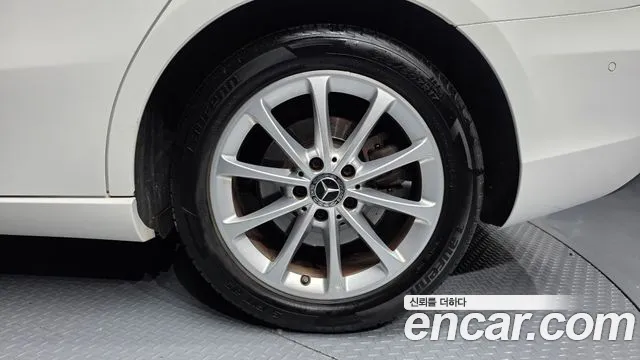 Mercedes-Benz A-Class 2020 thumb 8