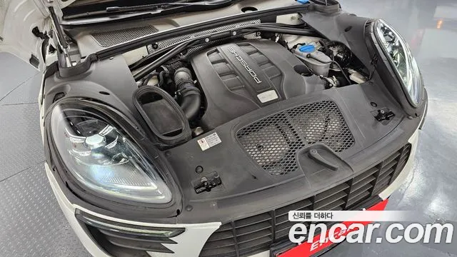 Porsche Macan 2016 thumb 11