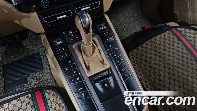 Porsche Macan 2016 thumb 2
