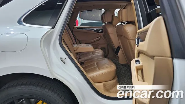 Porsche Macan 2016 thumb 6