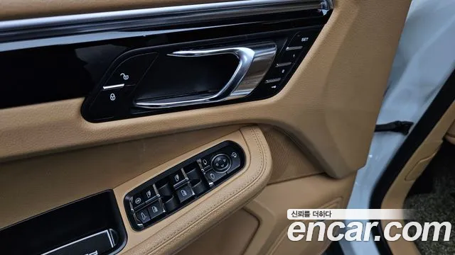 Porsche Macan 2016 thumb 12