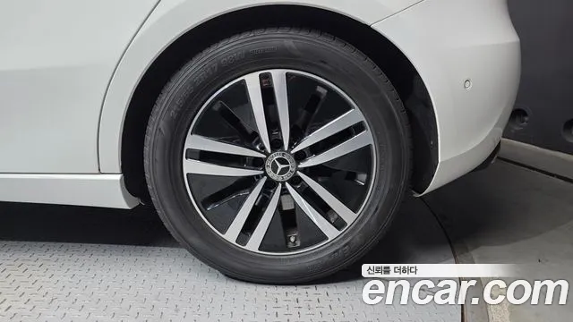 Mercedes-Benz A-Class 2022 thumb 2