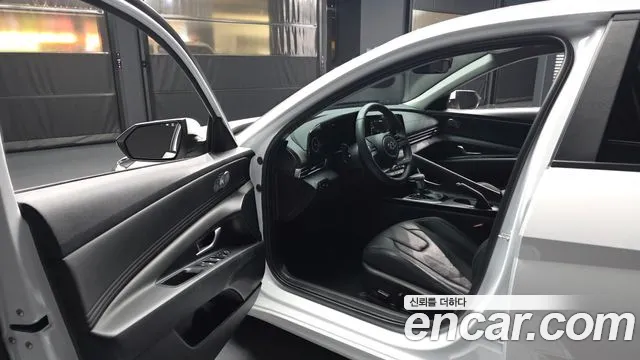Hyundai Elantra 2023 thumb 3