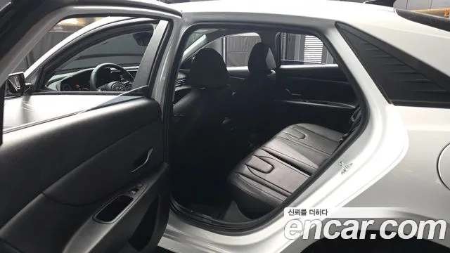 Hyundai Elantra 2023 thumb 4