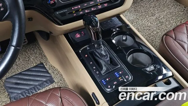 Kia Carnival 2018 thumb 2