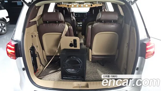Kia Carnival 2018 thumb 12