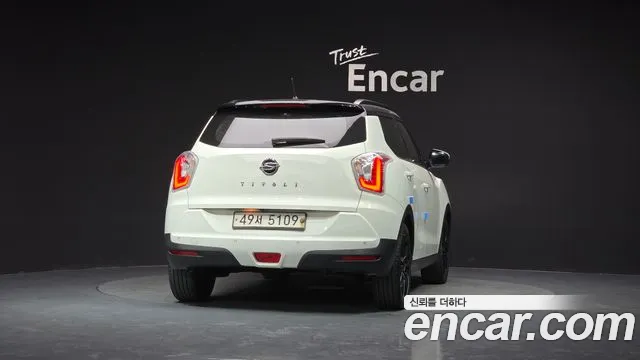 KGM Tivoli 2015 thumb 3