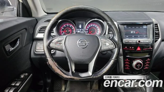 KGM Tivoli 2015 thumb 8