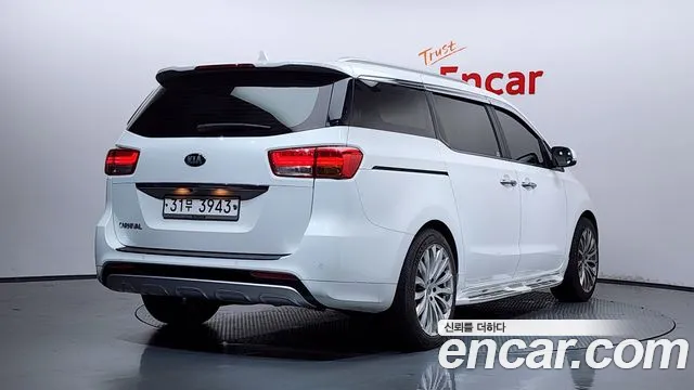 Kia Carnival 2015 thumb 4