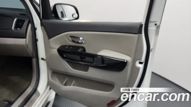 Kia Carnival 2015 thumb 12