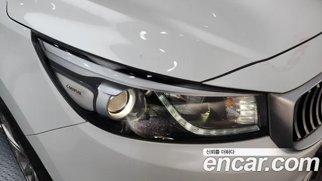 Kia Carnival 2015 thumb 6