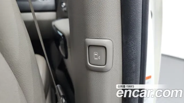 Kia Carnival 2015 thumb 9