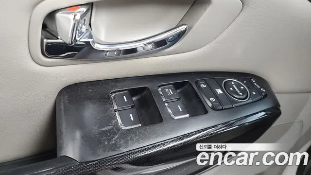 Kia Carnival 2015 thumb 10