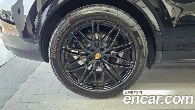 Porsche Cayenne 2025 thumb 11