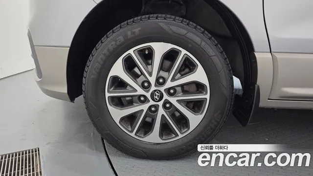 Hyundai Staria 2018 thumb 11