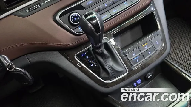 Hyundai Staria 2018 thumb 5