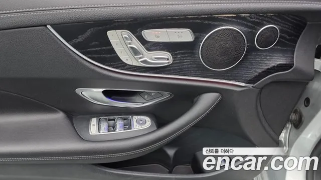 Mercedes-Benz E-Class 2019 thumb 2