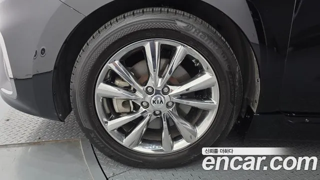 Kia Carnival 2018 thumb 2