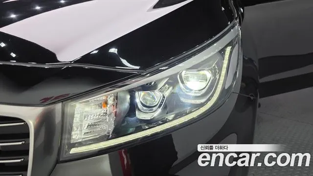 Kia Carnival 2018 thumb 11