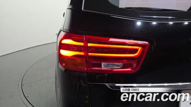 Kia Carnival 2018 thumb 5