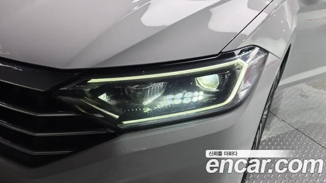 Volkswagen Jetta 2021 thumb 2