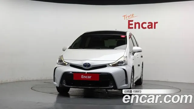Toyota Prius V 2015 thumb 2
