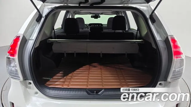 Toyota Prius V 2015 thumb 4