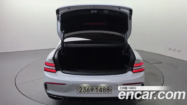 Genesis G80 2023 thumb 2