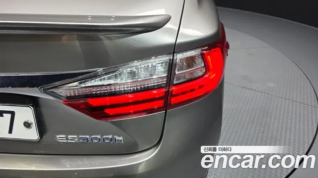 Lexus ES 300h 2017 thumb 9