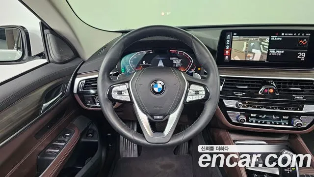 BMW 6 серии Gran Turismo 2022 thumb 8