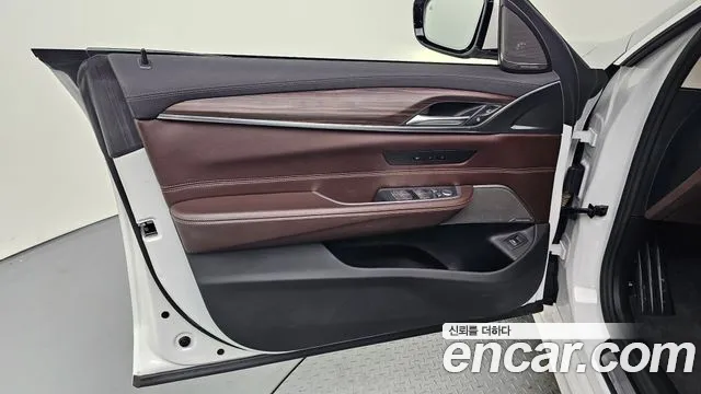 BMW 6 серии Gran Turismo 2022 thumb 2