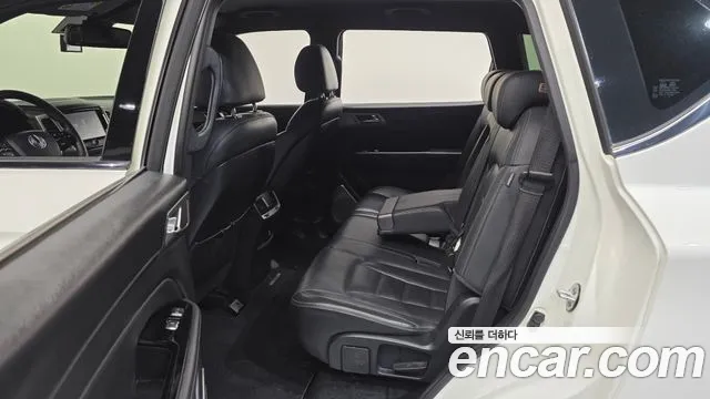 KGM Rexton 2018 thumb 10