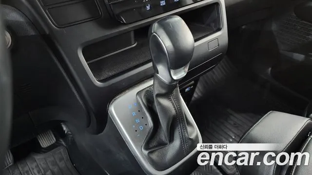 Hyundai Staria 2022 thumb 3