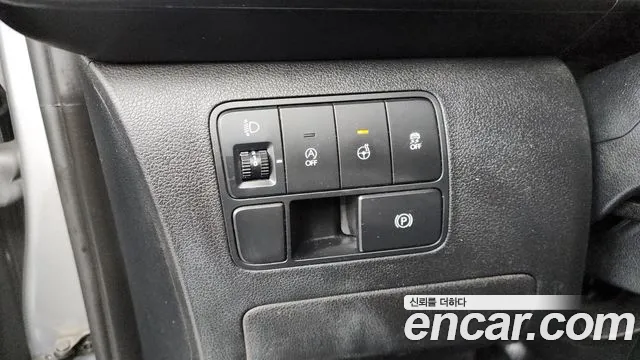 Hyundai Staria 2022 thumb 2