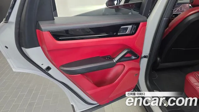 Porsche Cayenne 2022 thumb 3