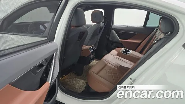 BMW 5 серии 2025 thumb 5