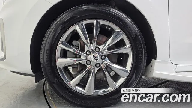 Kia Carnival 2019 thumb 2