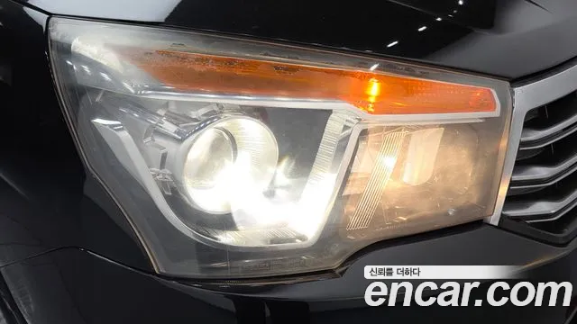 KGM Korando 2015 thumb 12