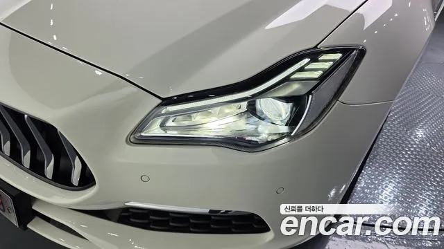 Maserati Quattroporte 2018 thumb 2