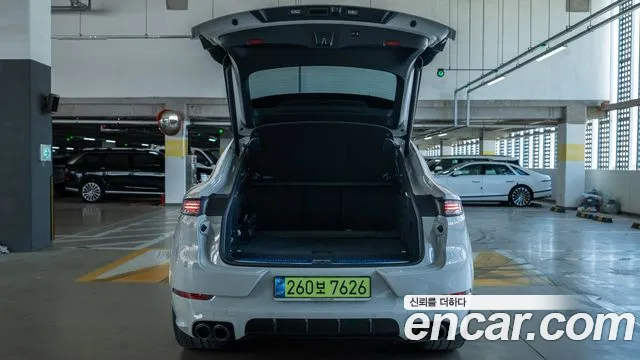 Porsche Cayenne 2025 thumb 5