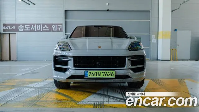 Porsche Cayenne 2025 thumb 10