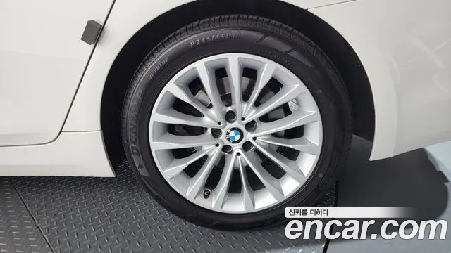 BMW 5 серии 2018 thumb 12