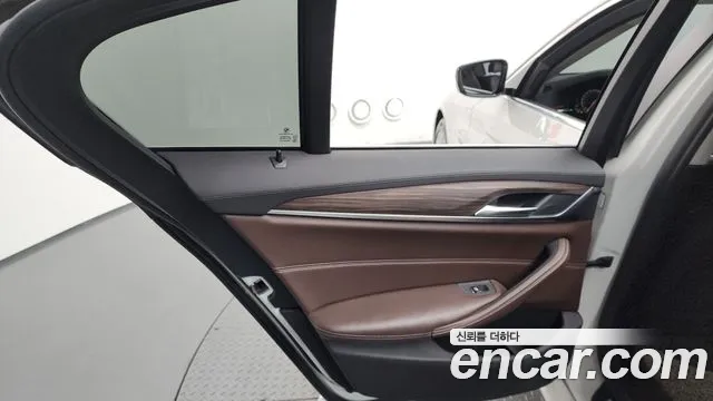 BMW 5 серии 2018 thumb 3