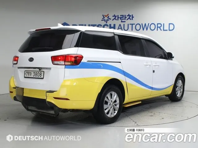 Kia Carnival 2015 thumb 2