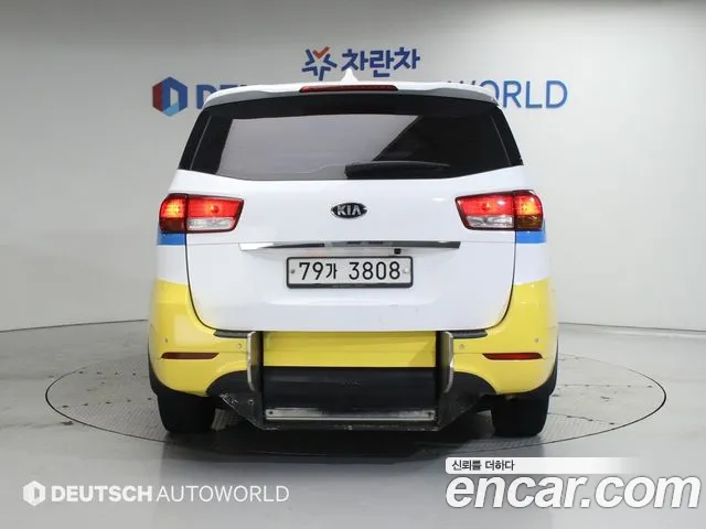 Kia Carnival 2015 thumb 4