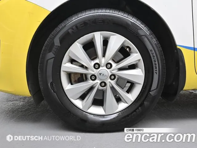 Kia Carnival 2015 thumb 5