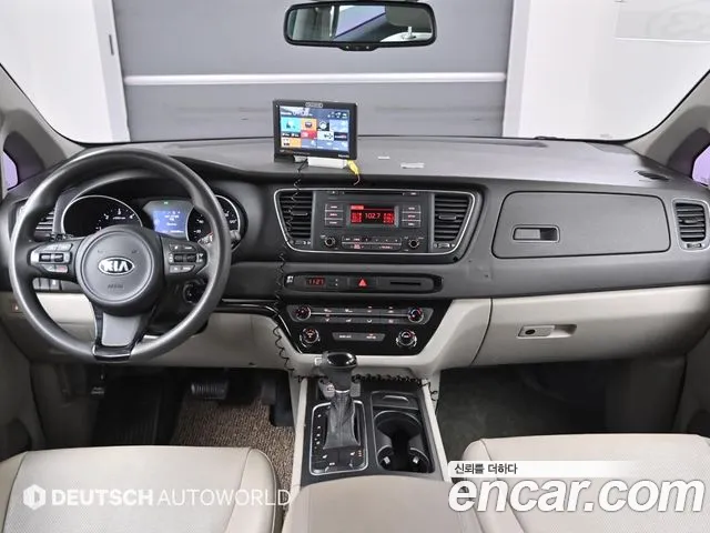 Kia Carnival 2015 thumb 7