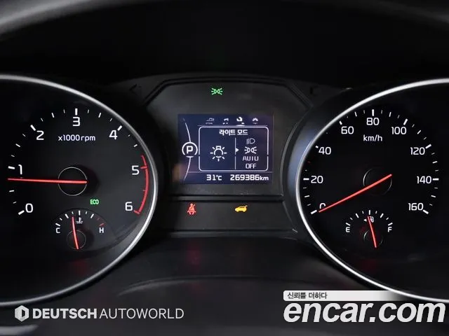 Kia Carnival 2015 thumb 8
