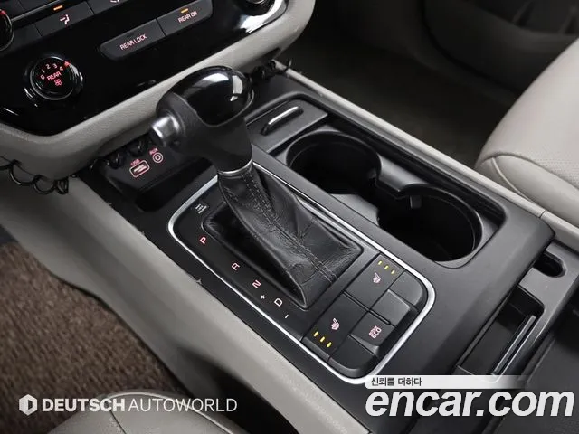 Kia Carnival 2015 thumb 9