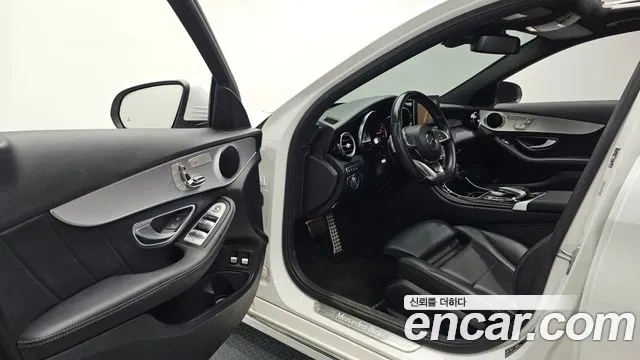 Mercedes-Benz C-Class 2018 thumb 11